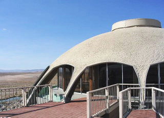 Illustration for article titled Want to live in a spaceship? These houses are for you.